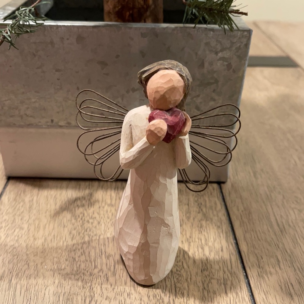 Willow Tree Angel.  Angel of the Heart.